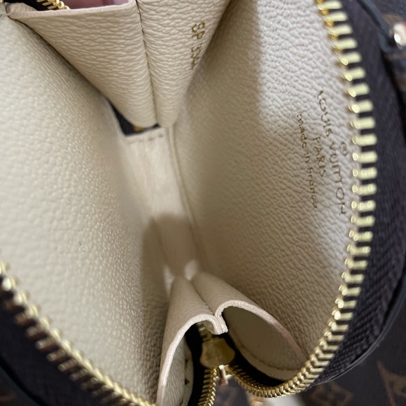 ❌SOLD❌Multiple Purse - Picture 7 of 14